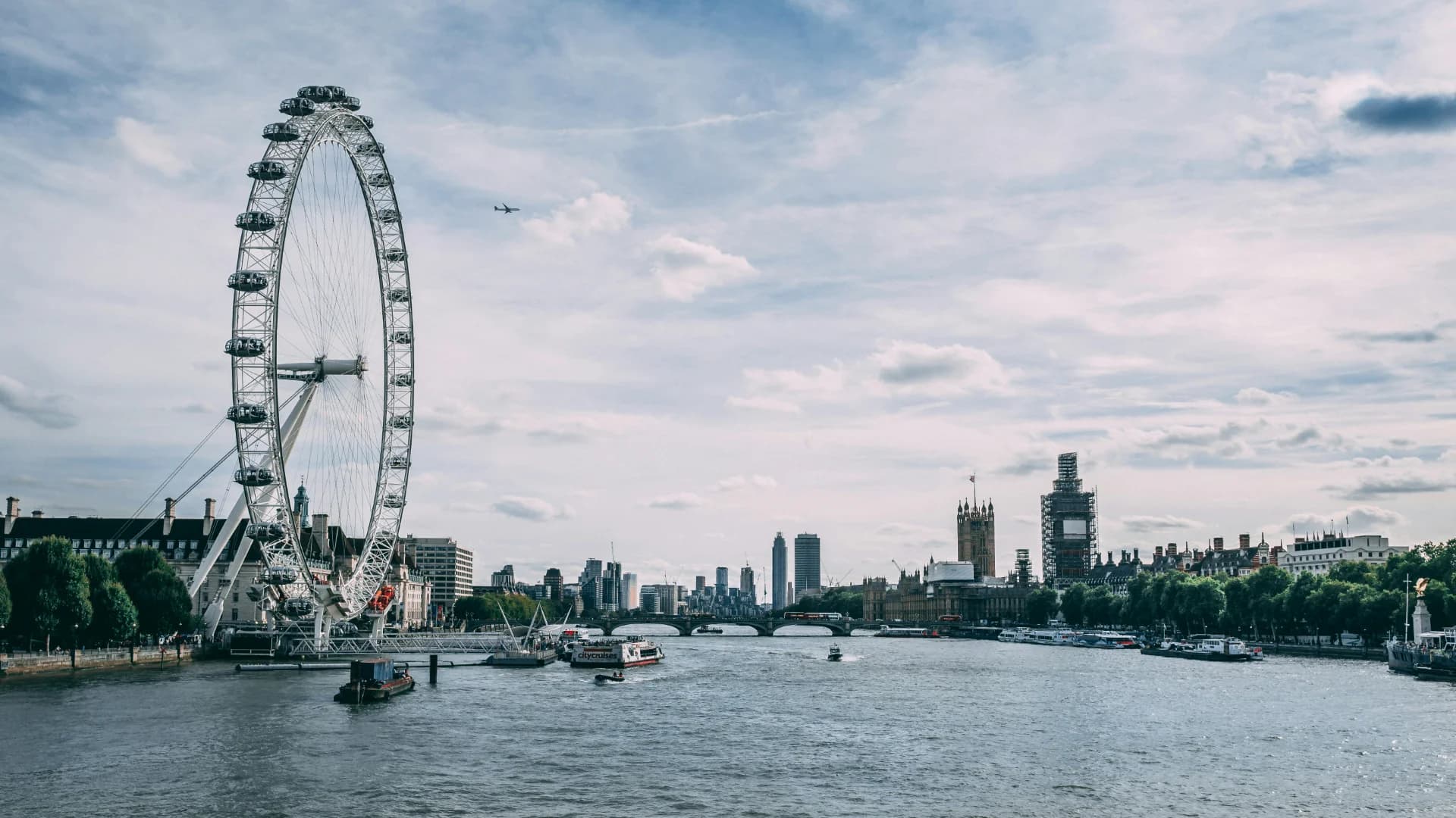 UK Parliamentarians Call for Gambling Ad Overhaul as Self-Regulation Fails - Regulatory iGaming news
