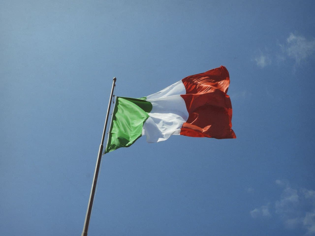 Italian Opposition Challenges Meloni Government Over Gambling Sector Future